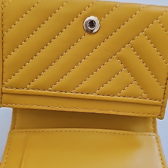 Tory Burch Yellow Quilted Wallet - Picture 5 of 5
